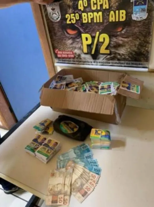 Os homens foram detidos em flagrante e encaminhados para a 126ª Delegacia de Polícia de Cabo Frio