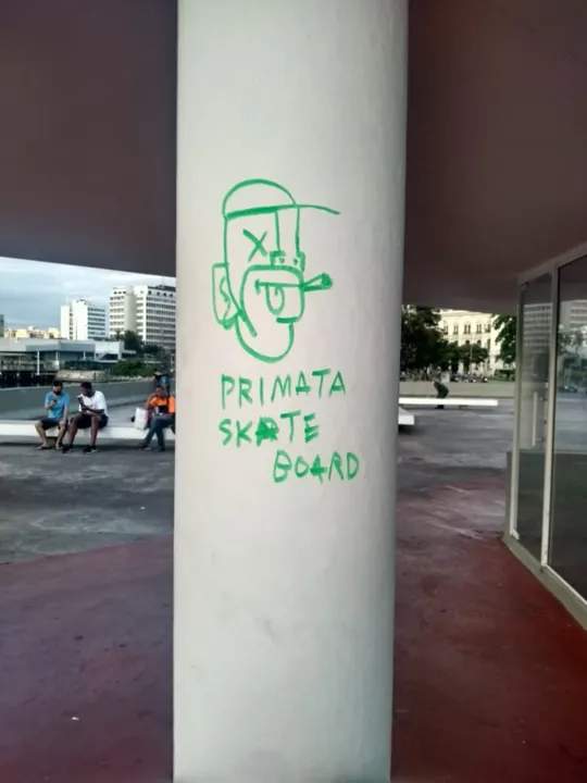 Eles picharam as pilastras 
