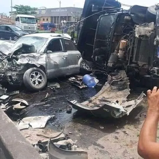 Imagem ilustrativa da imagem Acidente provoca engarrafamento na BR no trecho São Gonçalo-Itaboraí