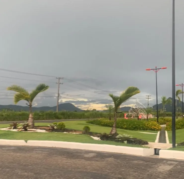 A  Defesa Civil orienta as pessoas que vivem em área de risco no caso de chuva forte devem procurar um lugar seguro