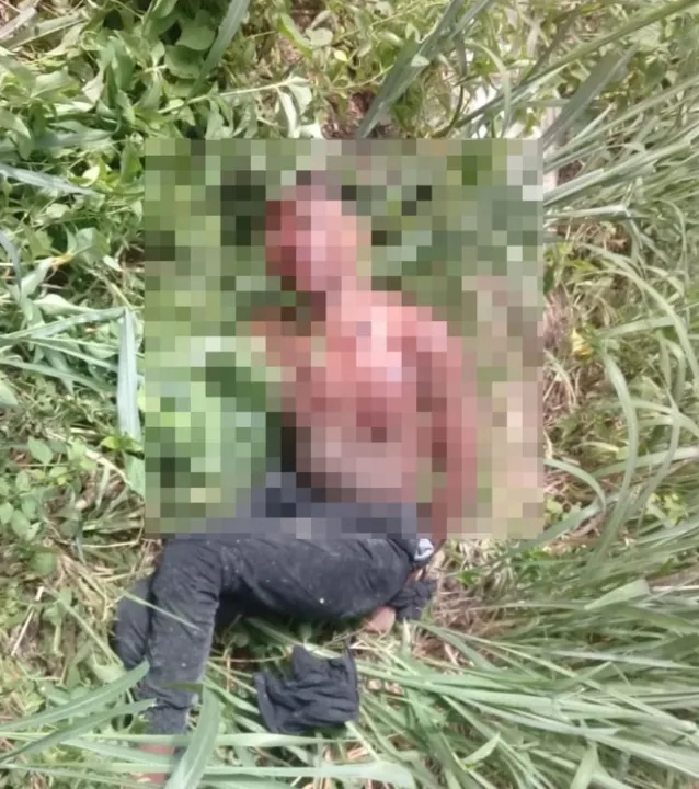O cadáver tinha sinais de tortura e estava com as mãos amarradas para trás