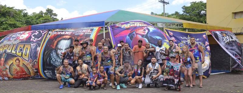 Imagem ilustrativa da imagem 'Bondes' de fantasias resistem e lutam para resgatar Carnaval de rua em SG