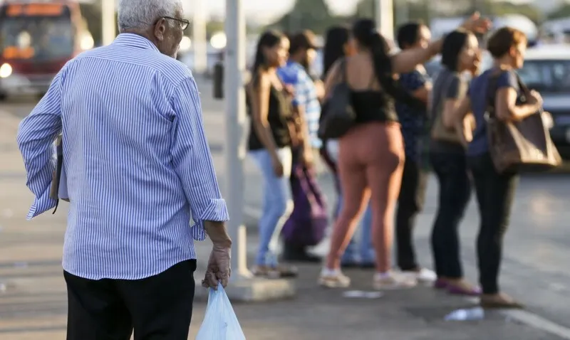 A medida, no entanto, não afeta o recebimento de proventos e pensões
