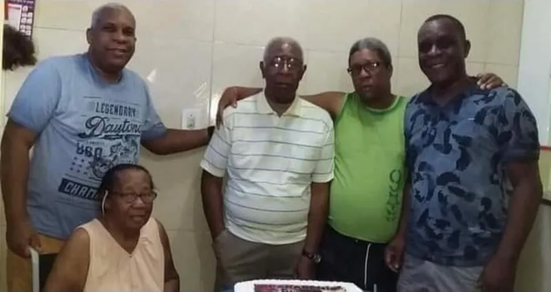 Calito (à esquerda), Aparecida, José (camisa branca), Luiz Claudio (de verde) e Beto