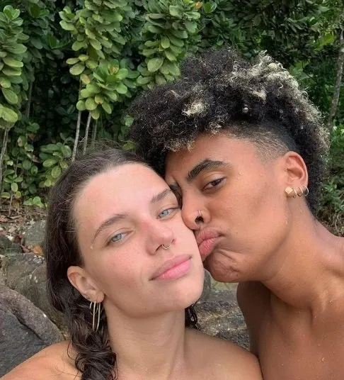 Bruna e a namorada Marta Lopes