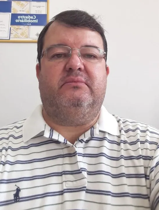 O secretário deixa esposa e duas filhas