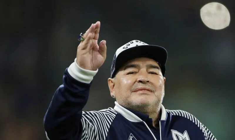 Diego Maradona teria sofrido um infarto enquanto dormia 