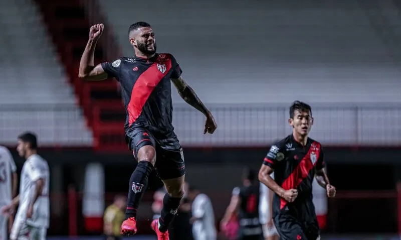 Atlético-GO aproveitou  as falhas do Fluminense e venceu o confronto