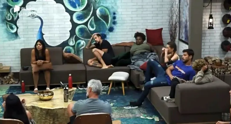 Diversos peões já tentaram combinar sinais e formas de conseguir informações externas