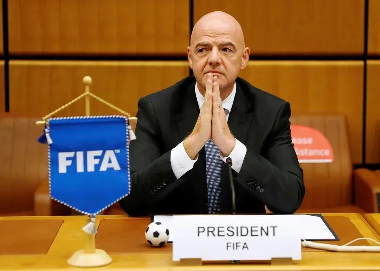 Gianni Infantino diz que Maradona foi um dos principais responsáveis pelo futebol ter tantos fãs