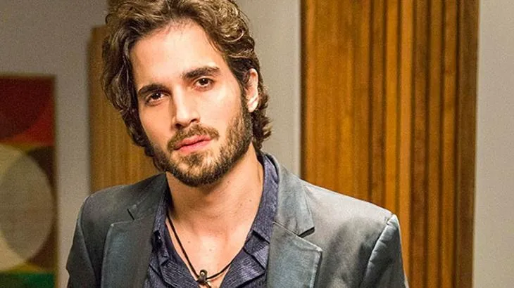 O cantor está no ar na Globo na reprise da novela 'A Força do Querer'