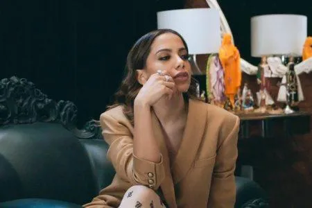 "Infelizmente, é verdade", diz Anitta sobre a cena polêmica 