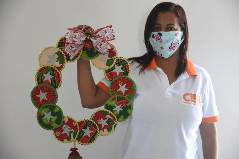 Imagem ilustrativa da imagem Funcionários da Clin constroem árvore de Natal com resíduos eletrônicos