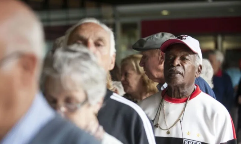 Expectativa de vida dos brasileiros nascidos em 2019 é de 76 anos e 6 meses, segundo IBGE