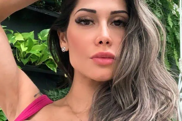Mayra afirma sofrer da síndrome de exaustão 