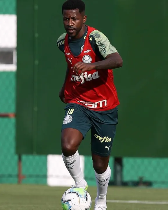 Ramires aguarda o resultado do teste para saber houve contaminação do novo coronavírus