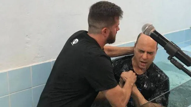 O batizado aconteceu na Igreja Vida Nova, em Inhaúma