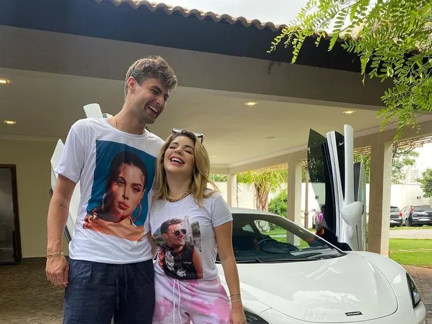 O casal postava fotos apaixonadas nas redes sociais 