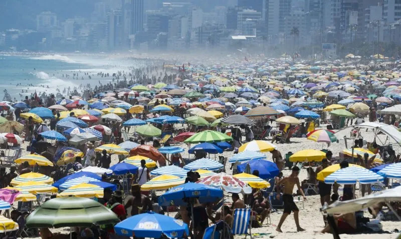 Motos-aquáticas, placas de sinalização de risco e totens informativos vão auxiliar atuação dos guarda-vidas