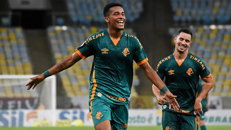 Demora na renovação de Marcos Paulo deixa a diretoria do Fluminense preocupada