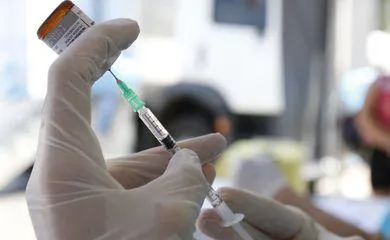 De acordo com a farmacêutica Pfizer, a vacina experimental teve 90% de êxito na prevenção da covid-19