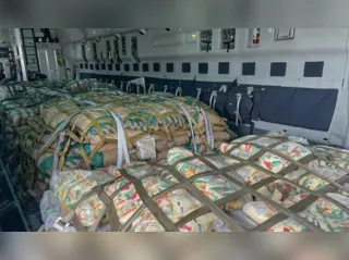 Avião com 11 toneladas de ajuda para vítimas da guerra decola no RJ