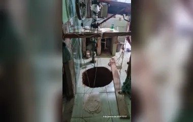 Idoso sonha com ouro debaixo de casa, cava buraco, escorrega e morre