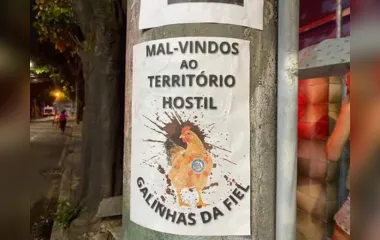Torcedores do Vasco distribuem cartazes com ameaças a corintianos