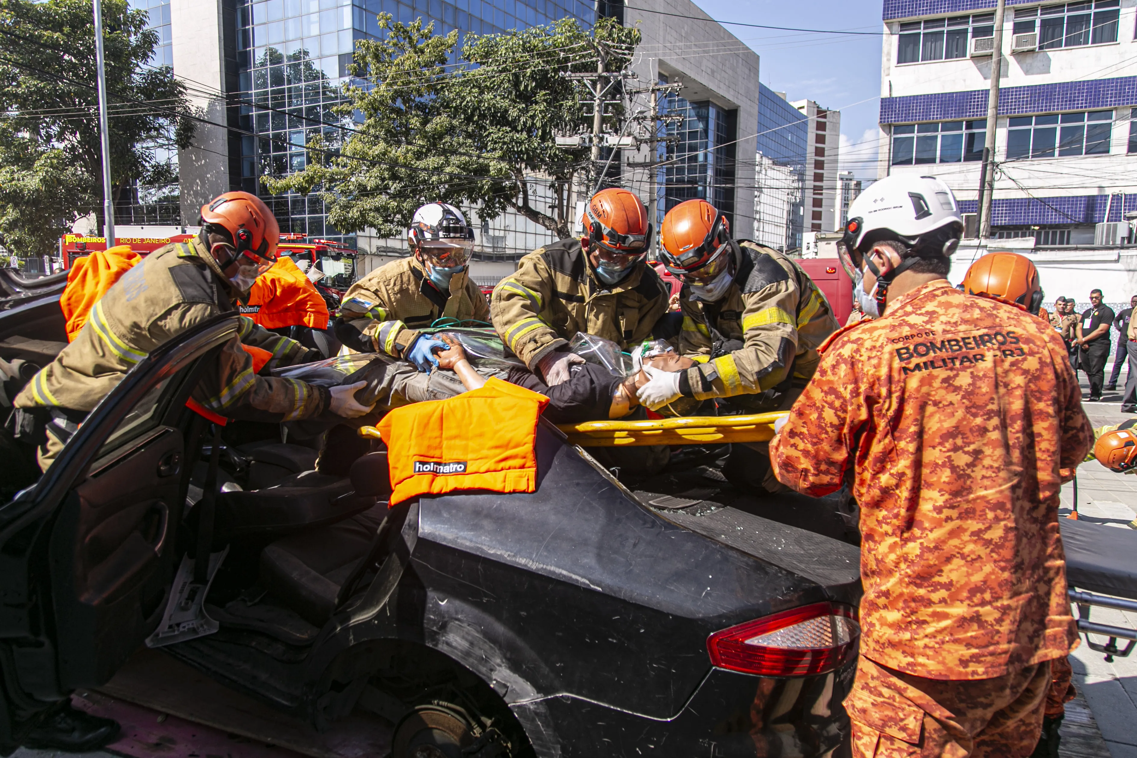 Simpósio do Corpo de Bombeiros apresenta palestras e ações práticas com foco na prevenção e salvamento terrestre