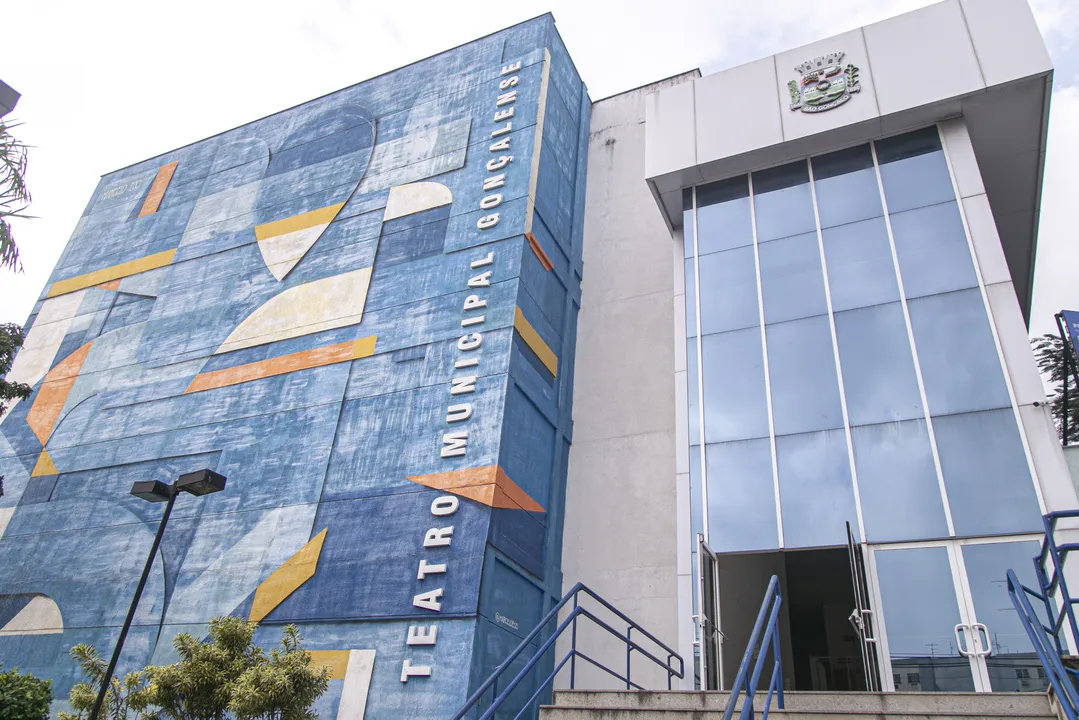 O Teatro Municipal George Savalla Gomes é uma homenagem ao inesquecível Palhaço Carequinha