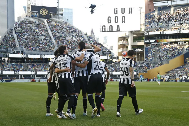 Botafogo encara o PSG, nesta quinta (19), na Copa de Clubes