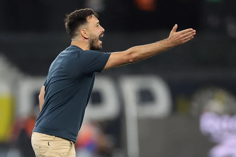 Davide Ancelotti tem o respaldo de John Textor no comando do Botafogo