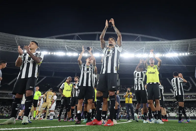Botafogo enfrenta o Internacional neste domingo (11), no Nilton Santos