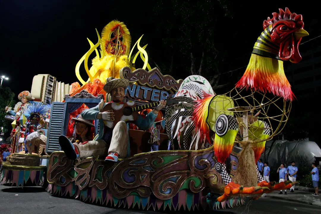 Escola desfilou enredo "Vixe Maria", do carnavalesco Tiago Martins