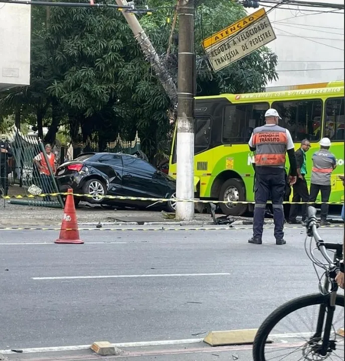 Agentes da NitTrans estão no local para controlar o tráfego