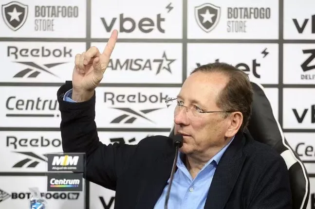 John Textor está mais presente no dia a dia do Botafogo