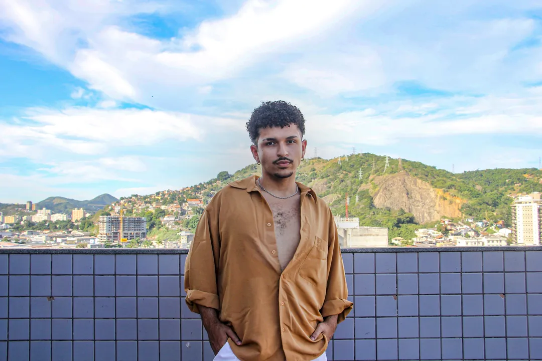 Artista começou a fazer música na adolescência e teve canção no top 3 de mais ouvidas no TikTok