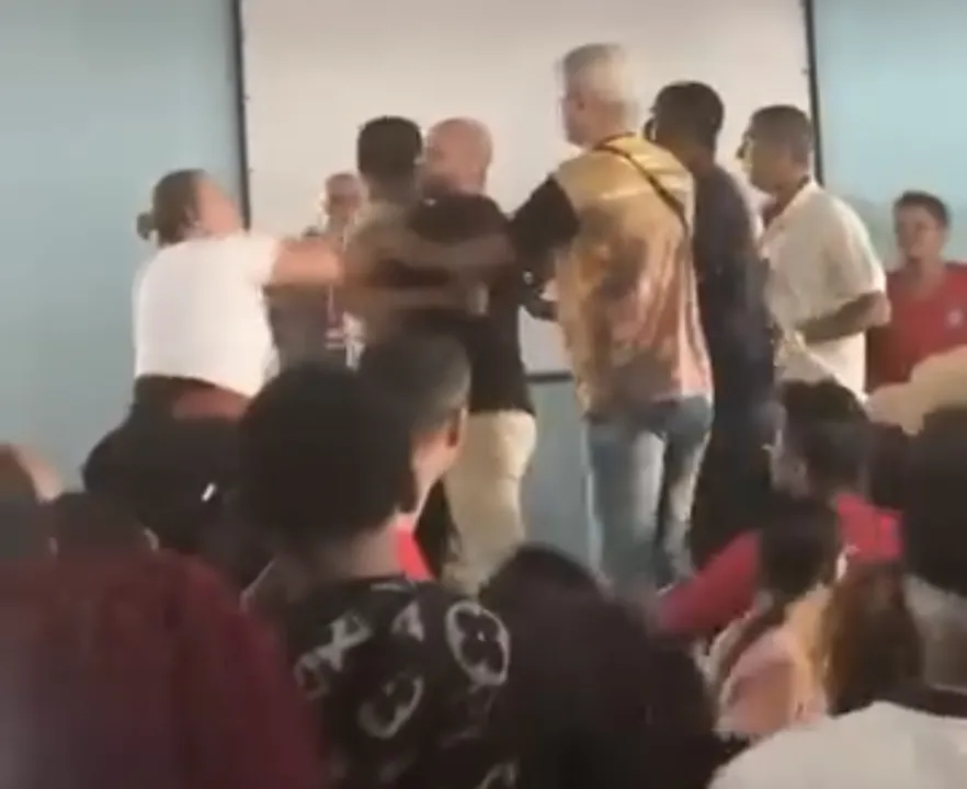 Votação acontece no Clube Mauá, em São Gonçalo