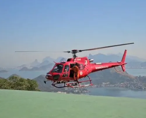 Relatos iniciais indicam que o homem estaria pilotando o parapente e que a outra vítima seria um passageira