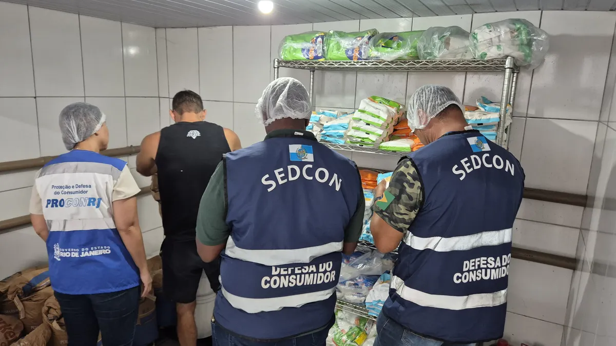 A medida foi tomada após um consumidor encontrar uma barata dentro do sorvete que comprou na praia do Recreio