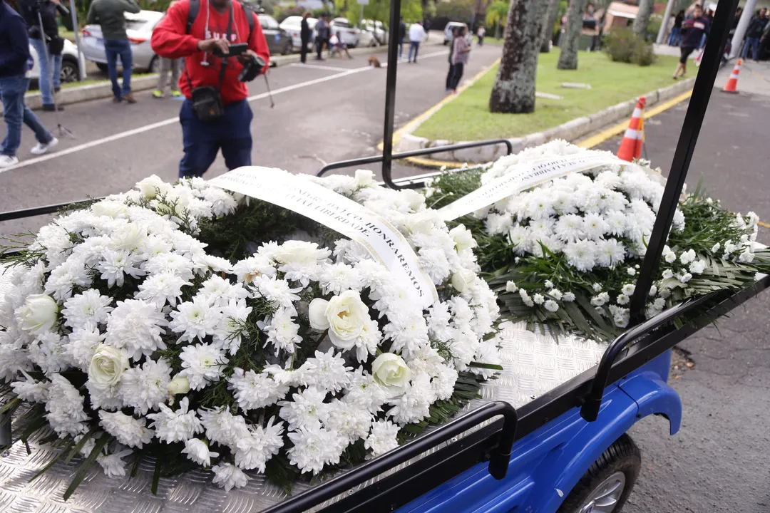 O sepultamento de Juliana acontecerá no mesmo local onde é realizado o velório, no Cemitério Parque da Colina, em Pendotiba