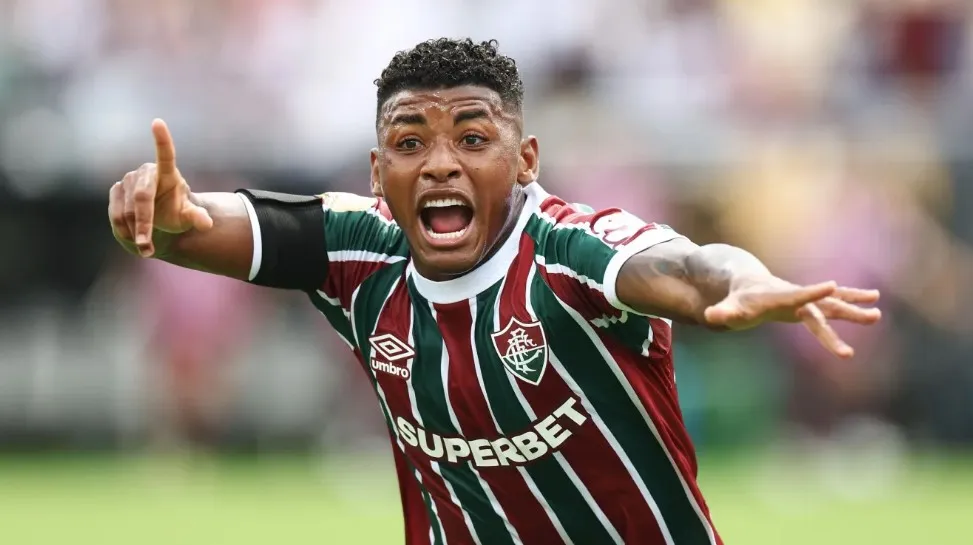 Hércules marca o segundo gol do Fluminense sobre o Al-Hilal