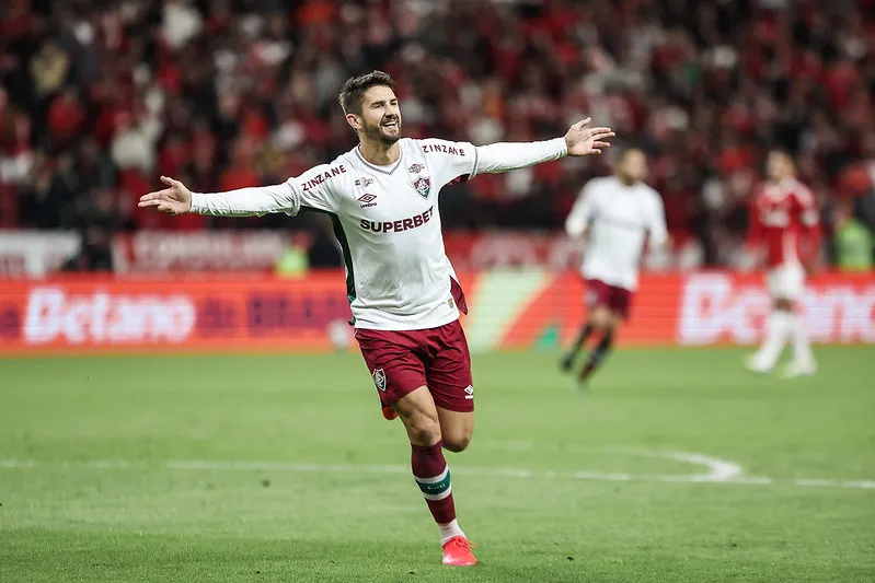 Everaldo, que vivia má fase, reencontrou o caminho dos gol e marcou duas vezes