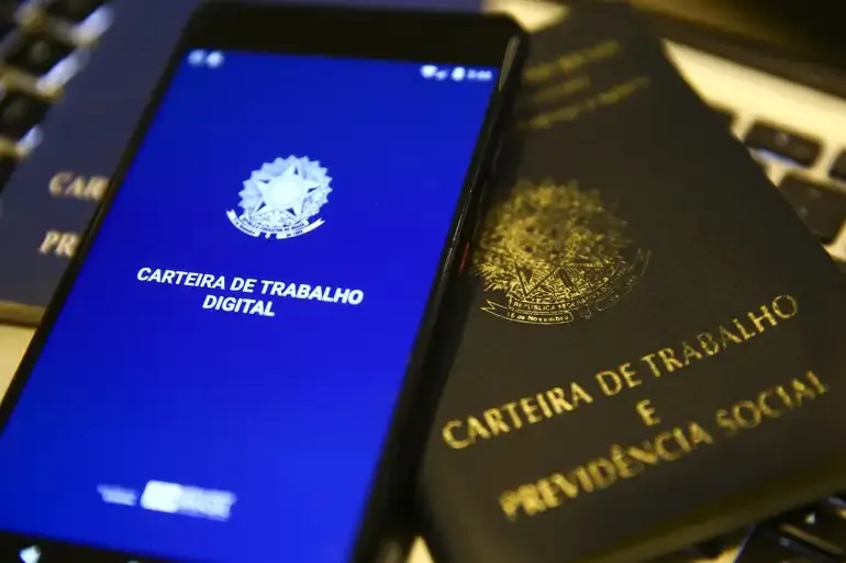 Os dados analisados indicam que houve uma queda de 0,6 ponto percentual em comparação com o trimestre anterior (6,8%)
