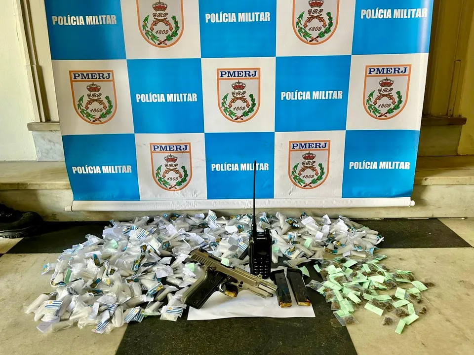 Durante patrulhamento, a equipe avistou o suspeito portando uma pistola