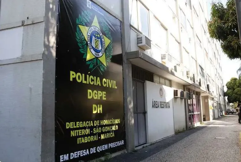 A família do suposto criminoso foi levada à Divisão de Homicídios para prestar depoimento