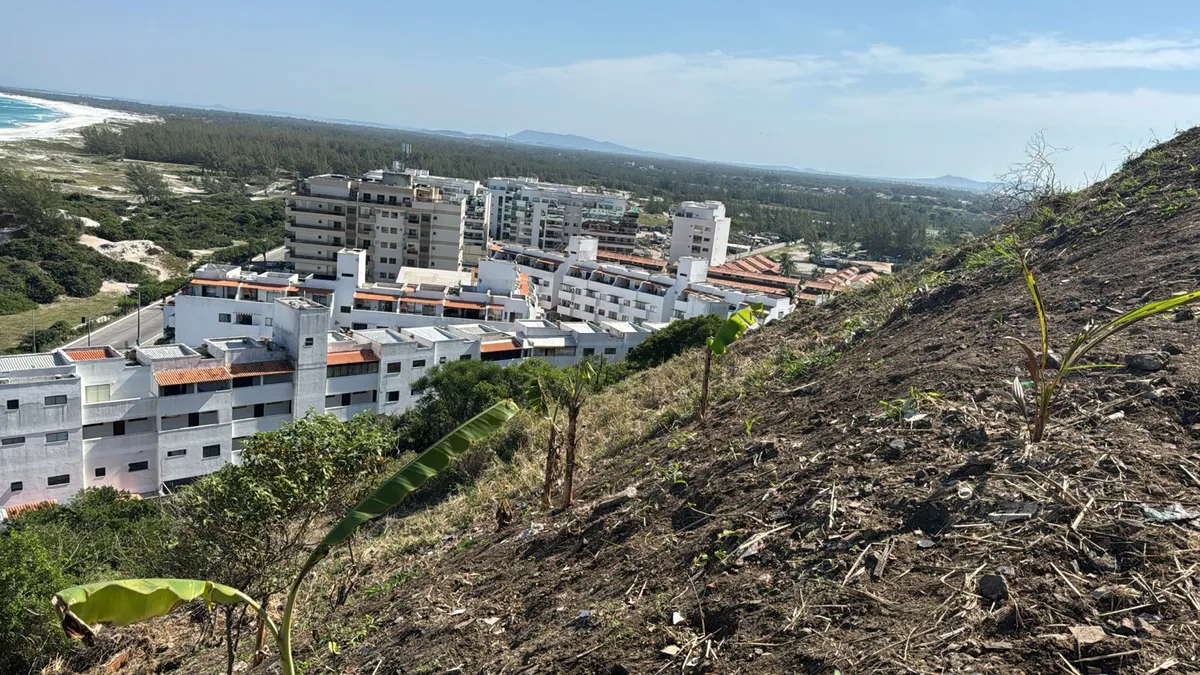Promover construção em solo não edificável, ou no seu entorno, constitui crime ambiental