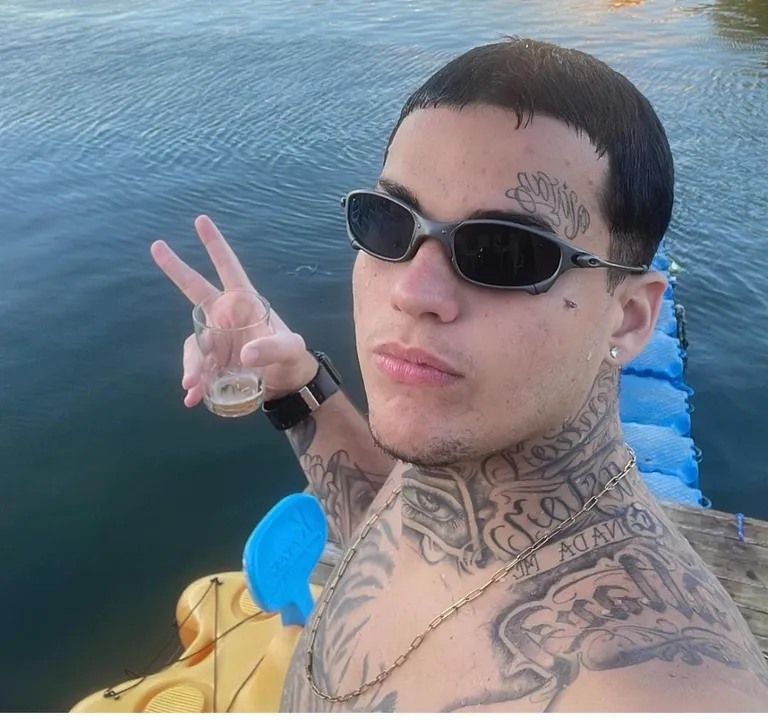 Nas redes sociais, amigos e familiares se despediram de Rodrigo