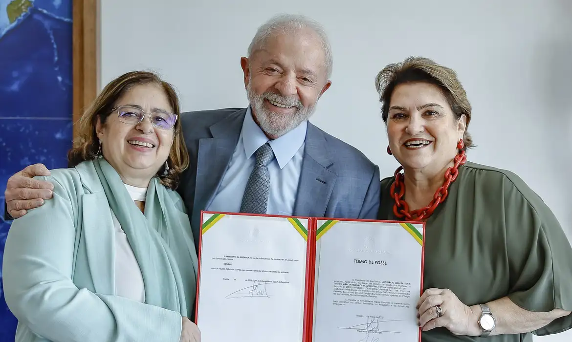 De acordo com a Presidência, a exoneração de Cida e a nomeação de Márcia serão publicadas ainda hoje, em edição extra do Diário Oficial da União