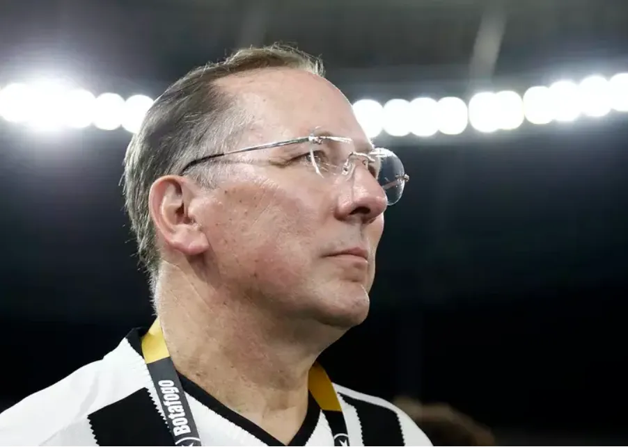 John Textor, além de dono do futebol do Botafogo, comanda também o Lyon